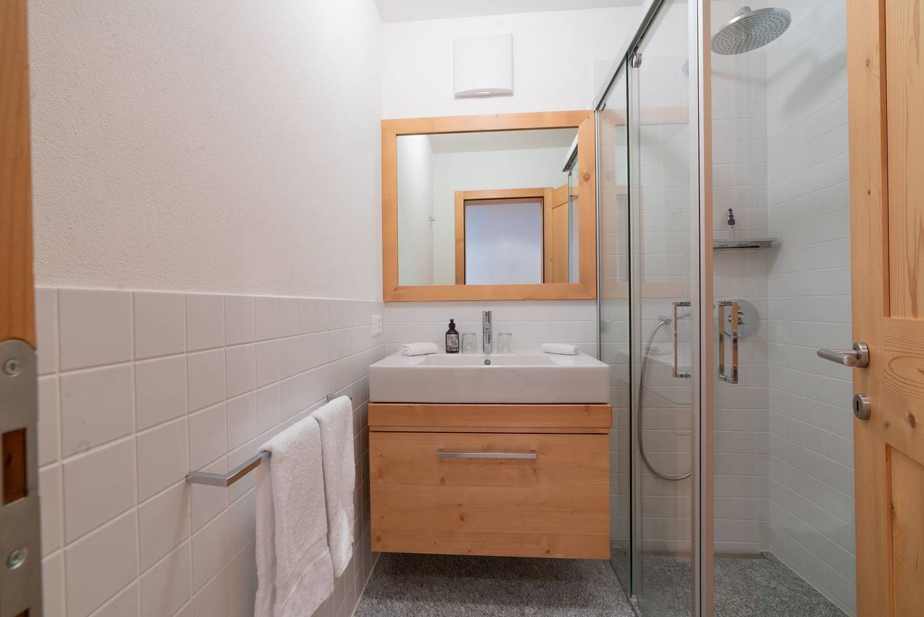 Appartement de vacances entier, Chesa Blaunca Maloja - with sunny balcony in Bregaglia, Engadine