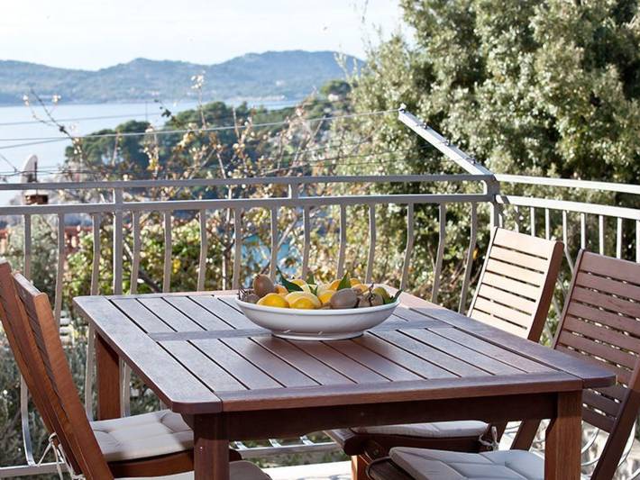 Ganze Wohnung, Mélanie im Erdgeschoss einer Villa in Strandnähe in Zaton, Grad Dubrovnik