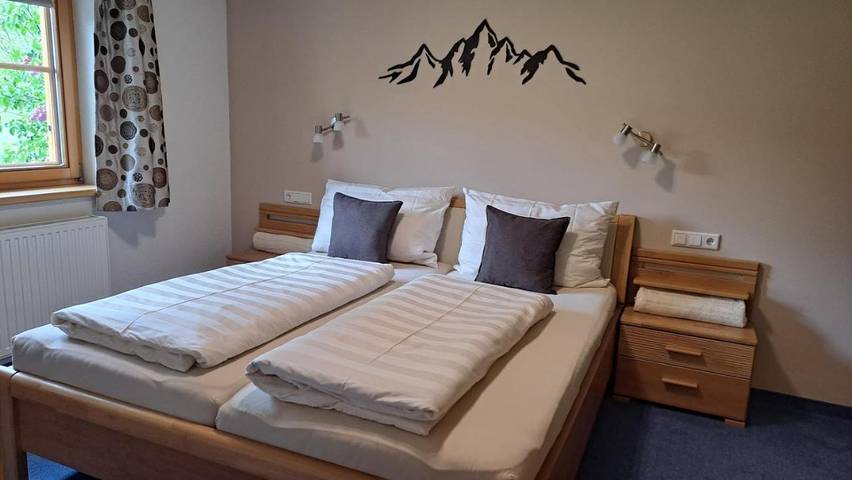 Ferienwohnung für 6 Personen, mit Ausblick und Garten in Bach - 2