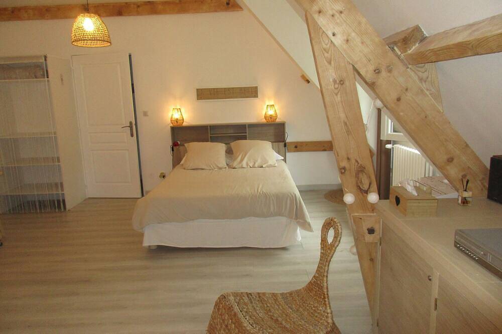 Chambre d'hôtes 'Suite Maraval Chez l'Habitant' con terraza privada, Wi-Fi y aire acondicionado in Trélissac, Périgord Blanc