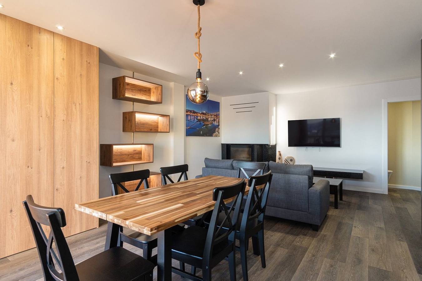 Entire apartment, Celia's Stylish Retreat in Praia da Amorosa, Chafé