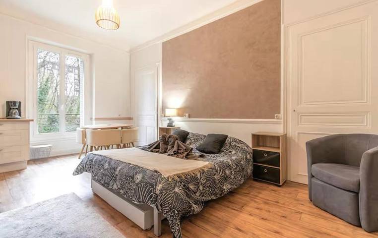 Gîte pour 2 personnes, avec vue et piscine dans Parc du Bois Vidal