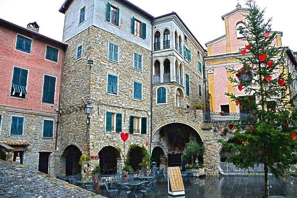 B&B Da Marta: King Room with Mountain View in Apricale, Ligurische Alpen