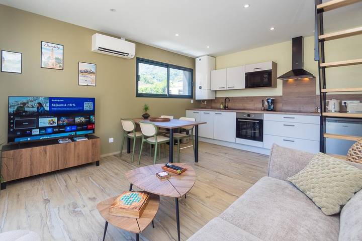 Gîte pour 5 personnes, avec Terrasse ainsi que Jardin et Piscine à Chapareillan