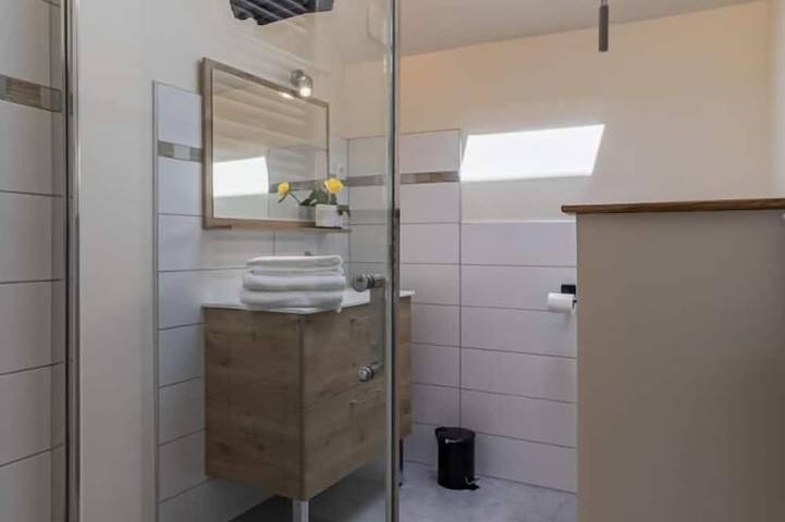 Location de vacances pour 2 personnes, avec jardin et terrasse dans La Biolle - 3
