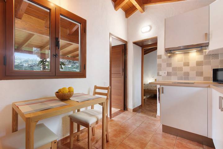 Apartamento entero, Apartamento de vacaciones 'La Casita De La Abuela Paula' con vistas al mar, terraza privada y Wi-Fi in Zumacal, Valleseco