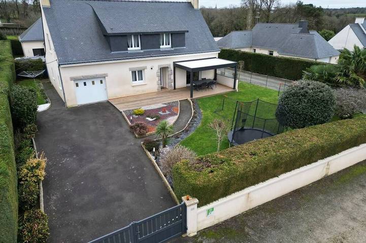 Location de vacances pour 10 personnes, avec terrasse et jardin à Noyal-Muzillac