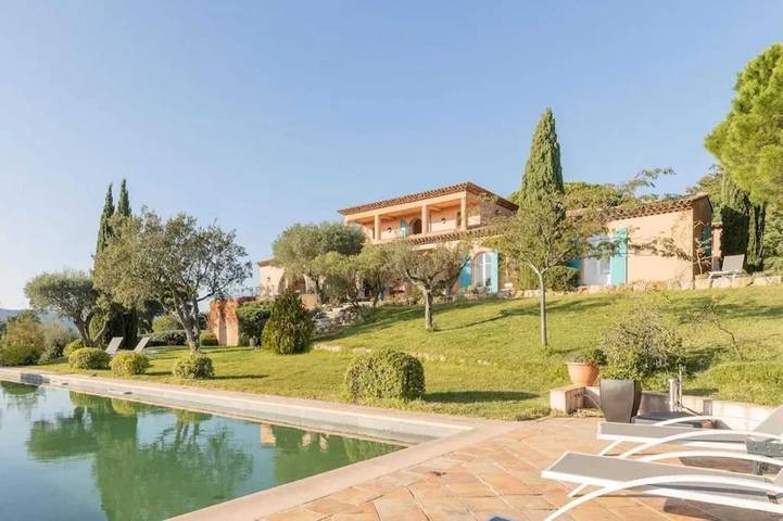 Villa für 12 Personen, mit Terrasse und Pool - 1
