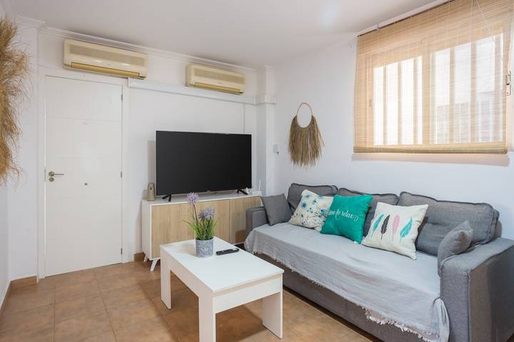 Maison de vacances « Villa Miramar Beach » avec vue sur la montagne, Wi-Fi et climatisation in Miramar (Valencia), Costa de Valencia