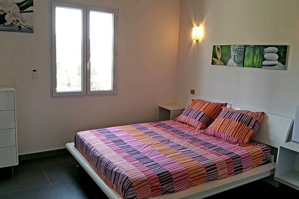 Grande Villa 175m2, Spa 5 places,  entre Vignes et Plage St Cyr les Lecques in Saint-Cyr-sur-Mer, Côte méditerranéenne (France)