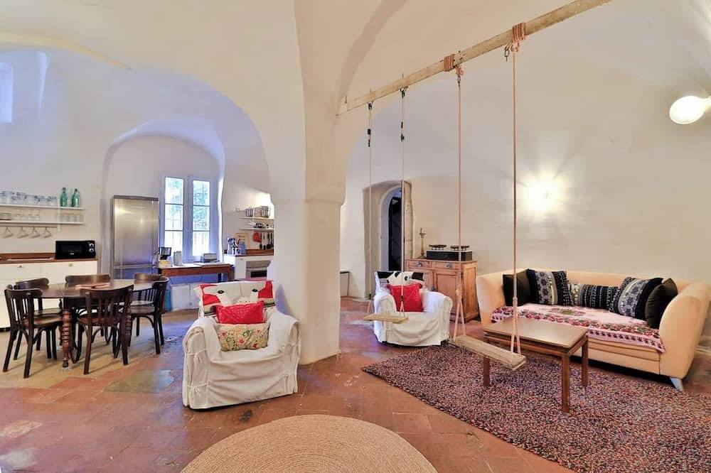 Ganze Wohnung, Historic 4Br Village Home | Terrace | Beach 15 min in Ollioules, Mittelmeerküste (Frankreich)
