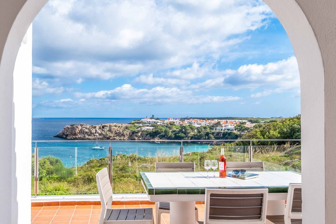 Villa pour 6 personnes avec terrasse in Arenal d'en Castell, Es Mercadal