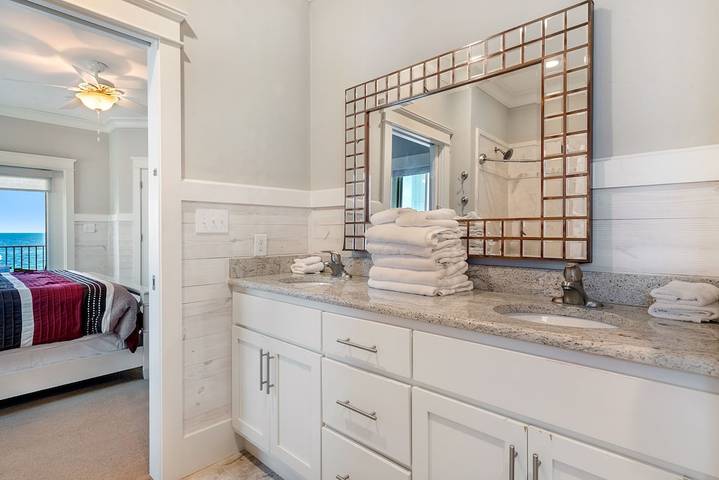 Vacation house for 16 people, with pool and balcony by Orange Beach