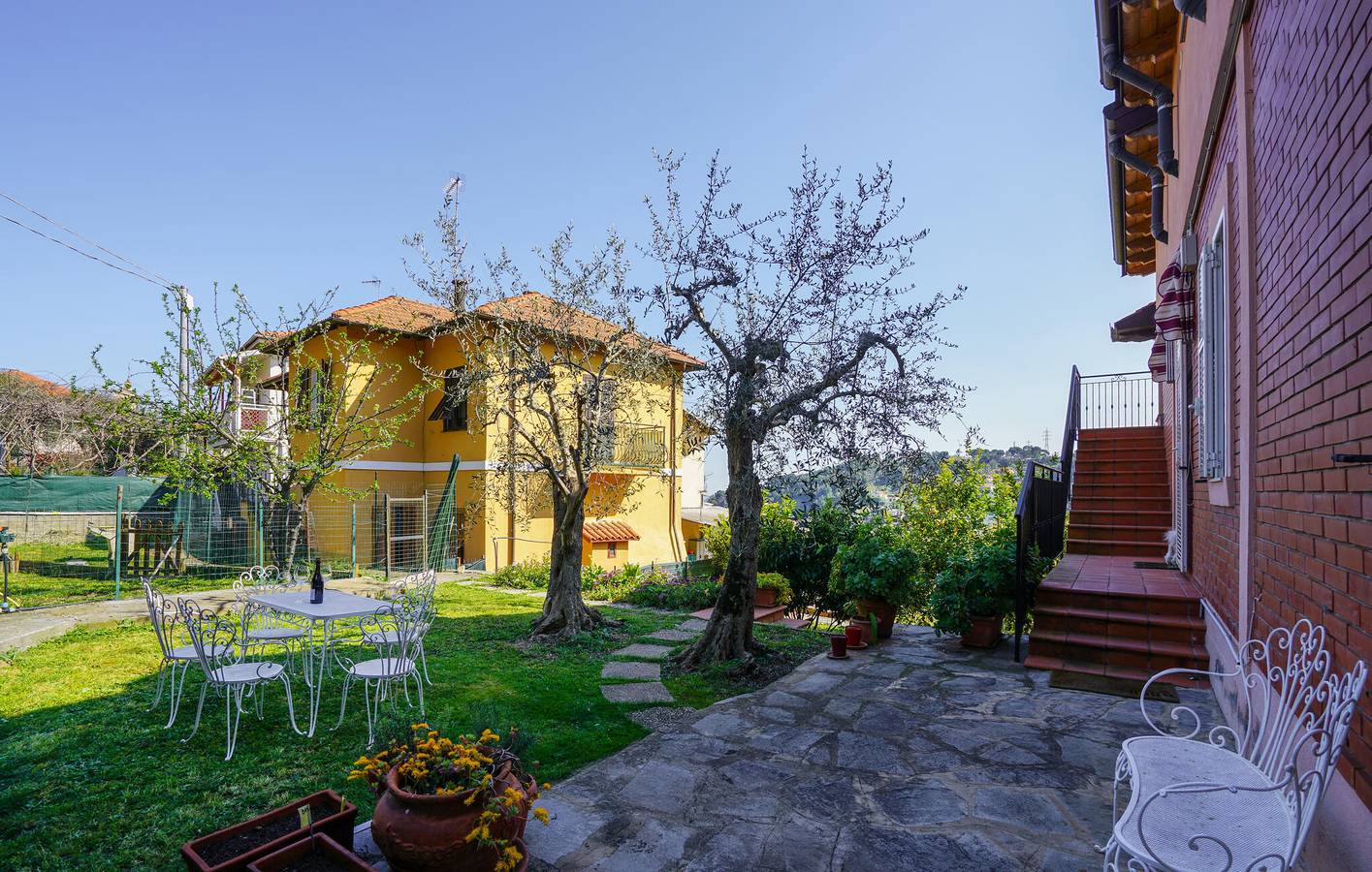 Acogedor apartamento en Montegrazie con terraza y wifi in Borgo Sant'Agata, Imperia
