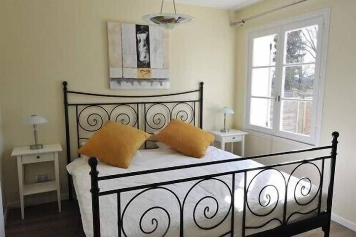 Location de vacances pour 18 personnes, avec jardin ainsi que jacuzzi et sauna à Saint-Saud-Lacoussière - 2