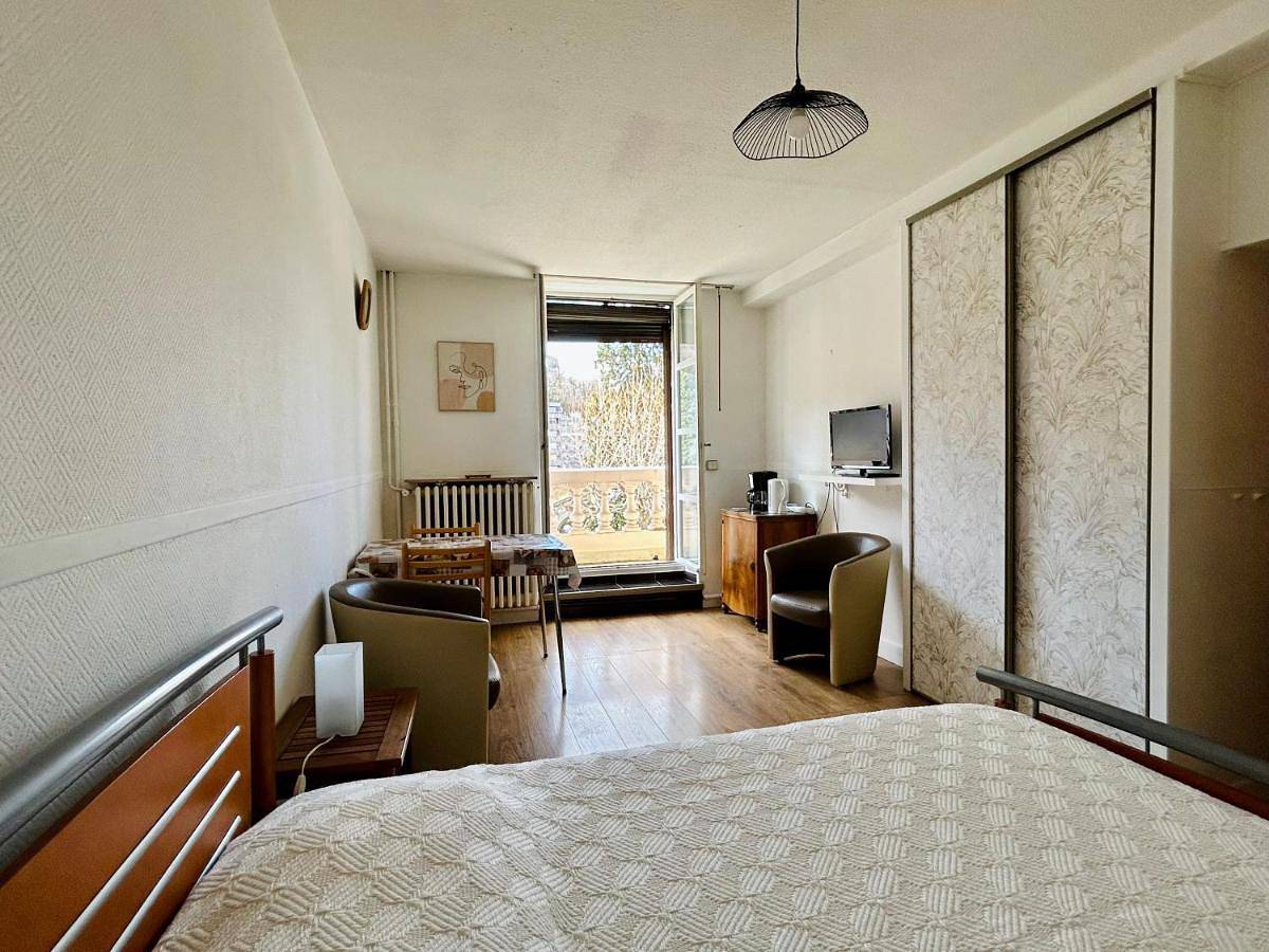 Appartement entier, One-Bedroom Apartment in Royat, Parc naturel régional des Volcans d'Auvergne
