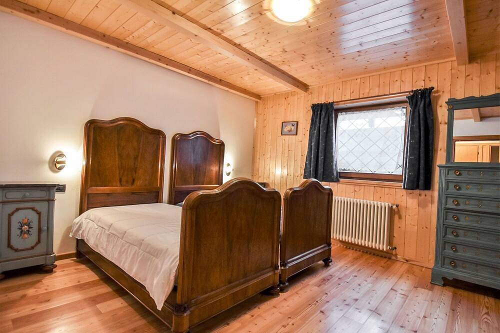 Herrliche Wohnung in einem Ferienhaus für 8 Gäste mit  W-Lan, Tv, Balkon und Haustiere erlaubt in Penia, Canazei