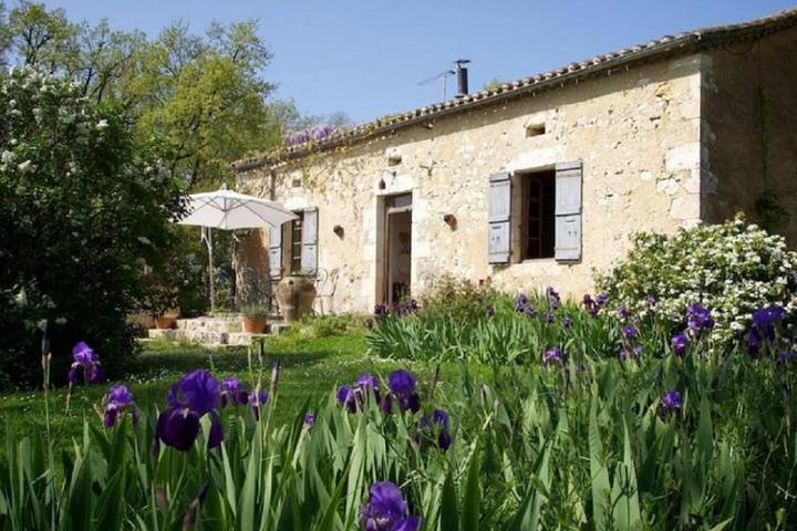 Location de vacances pour 21 personnes, avec Jardin et Piscine à La Sauvetat