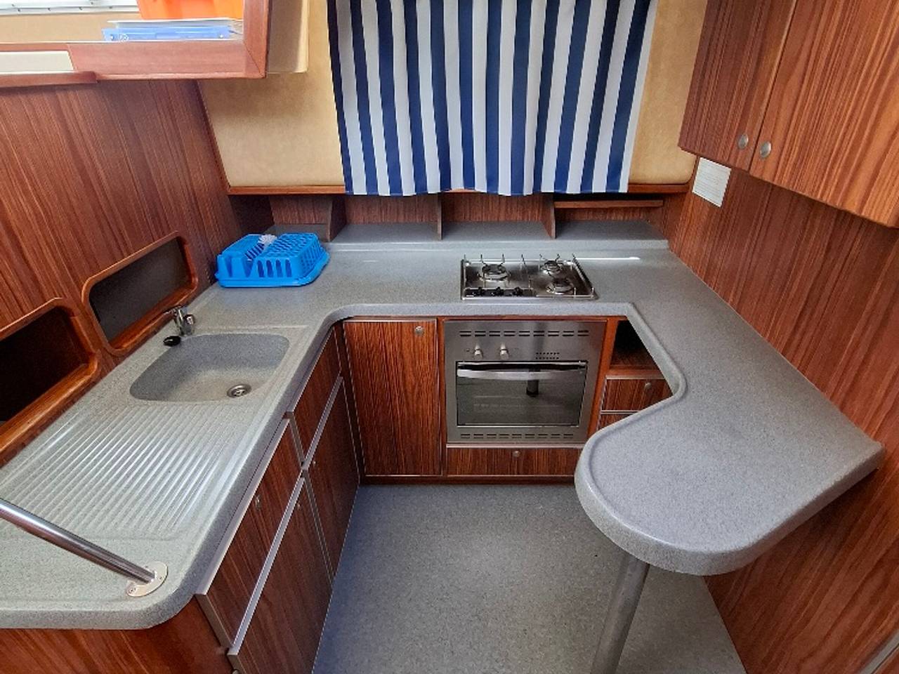 Vintage stay on moored barge - 3 cabins/7 guests in Chenillé-Changé, Segré region