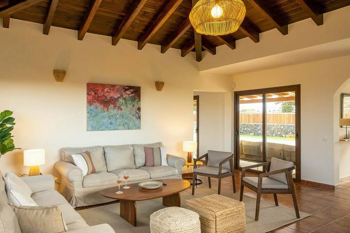 Villa de diseño con piscina en Fuerteventura in Villaverde, La Oliva
