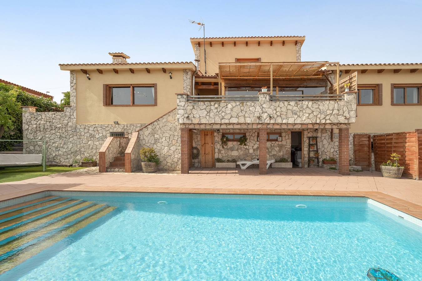 Villa 'Casa Les Vinyes' con vistas a la montaña, Wi-Fi y aire acondicionado in El Pago, Sant Pau d'Ordal