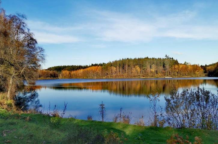 Location de vacances pour 10 personnes, avec vue et jardin dans Lacuisine