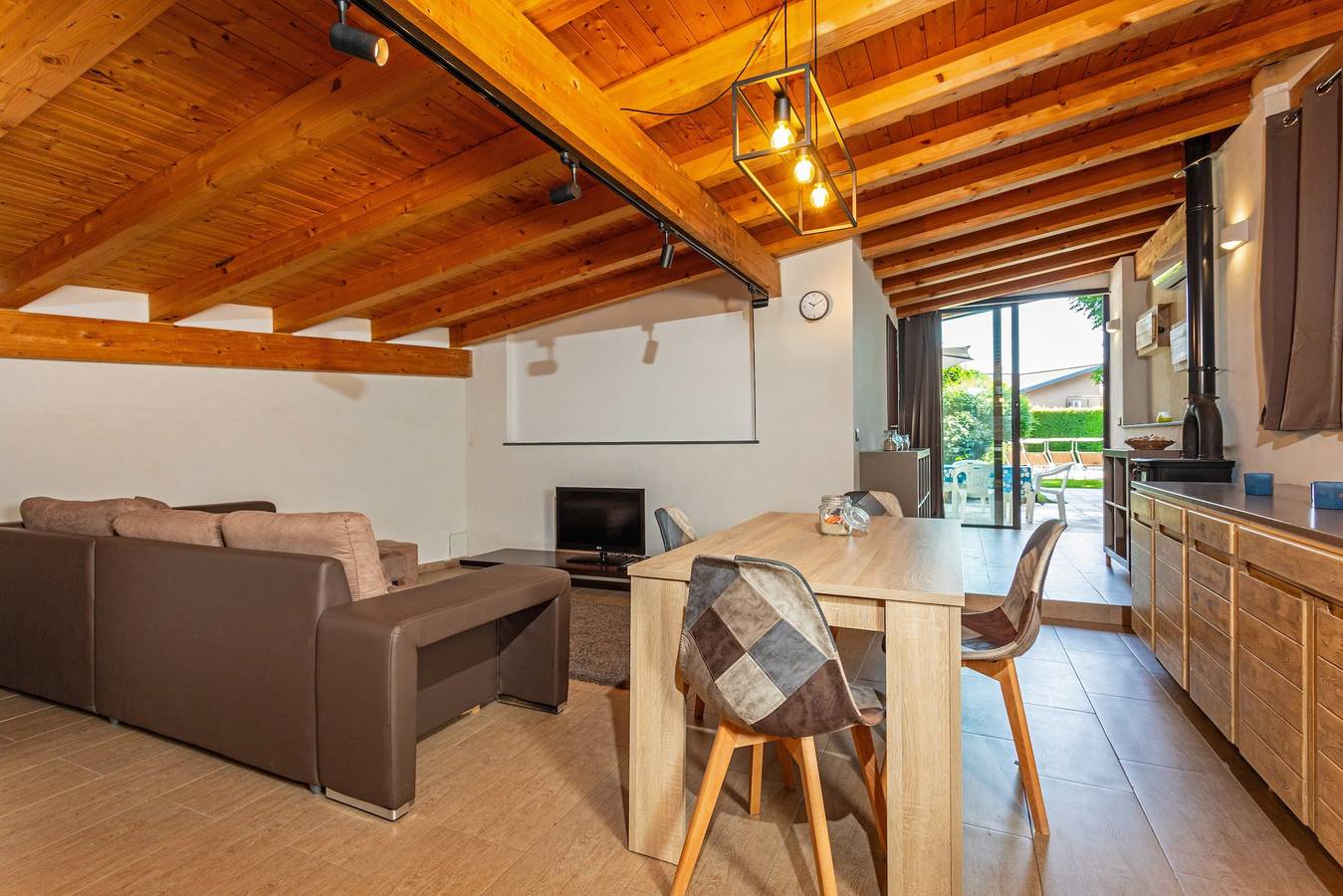 Appartement entier, Appartement 'Vanilla Bay Dep' avec piscine privée, jardin privé et climatisation in San Giovanni La Punta, Province de Catania