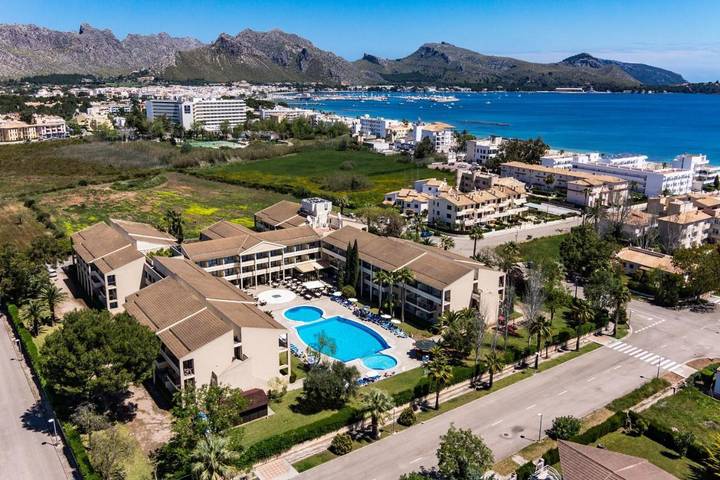 Apartahotel para 2 personas, con piscina además de jardín y piscina para niños en Mallorca