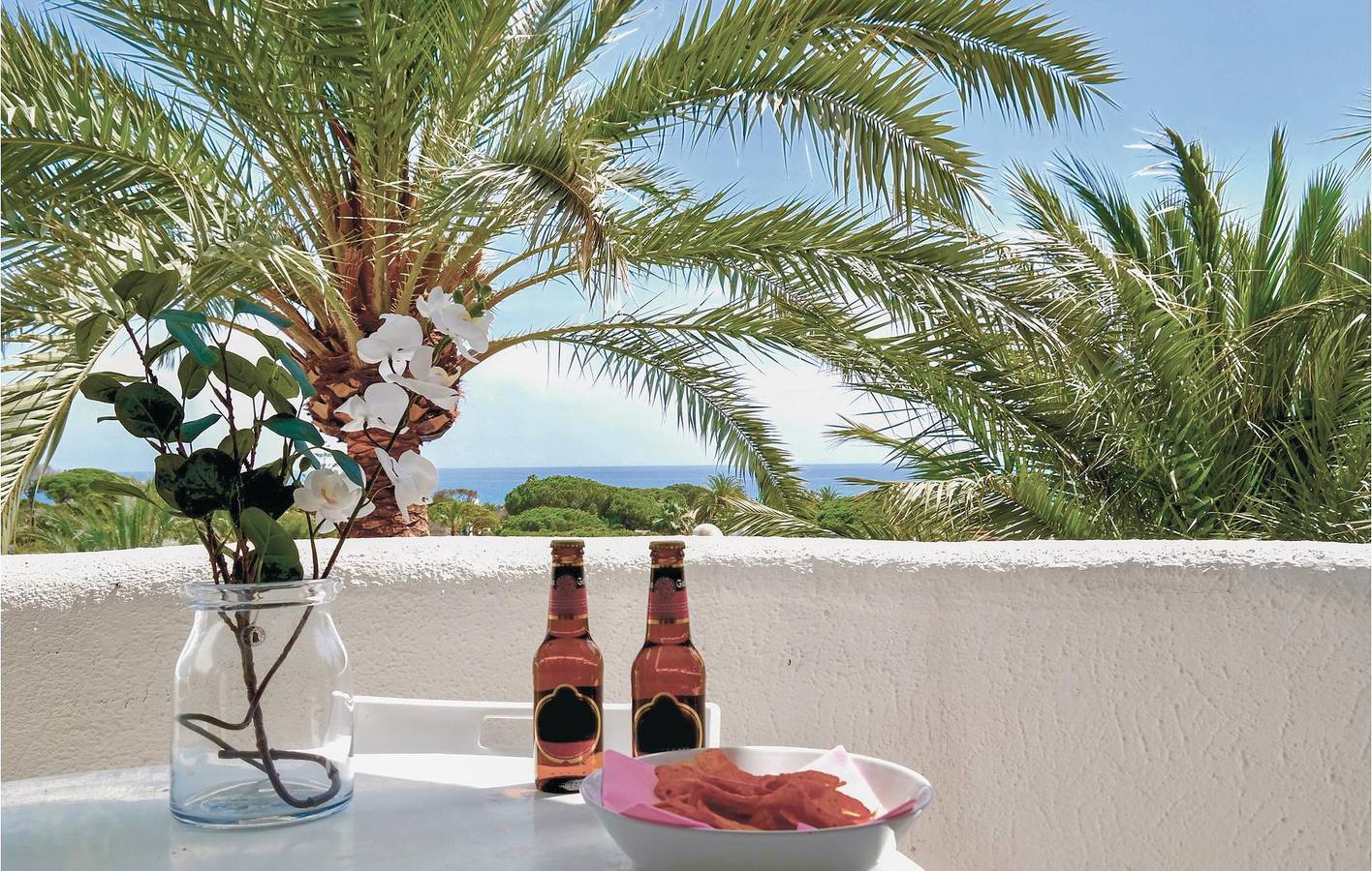 Entire holiday apartment, Sea View Apartment with Parking, AC, Pool & Terrace. in Marbella East, Marbella
