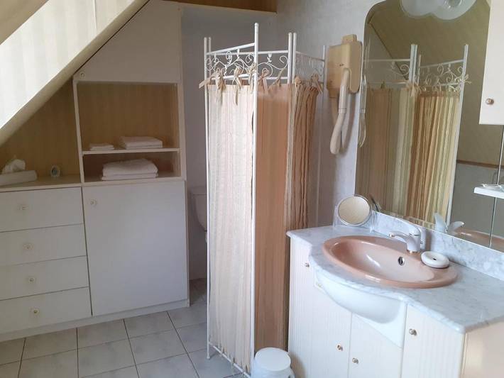 Chambre d’hôte pour 2 personnes, avec piscine et vue ainsi que jardin et sauna à La Bourboule - 3