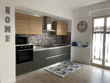 Gîte pour 4 personnes, avec terrasse et vue à Torre Faro