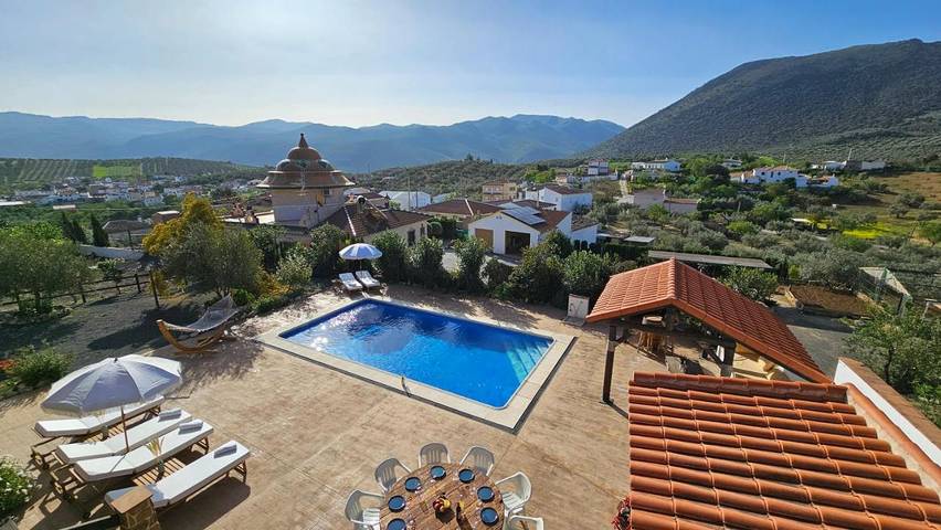 Casa rural para 10 personas, con vistas además de piscina y jardín en Loja - 3