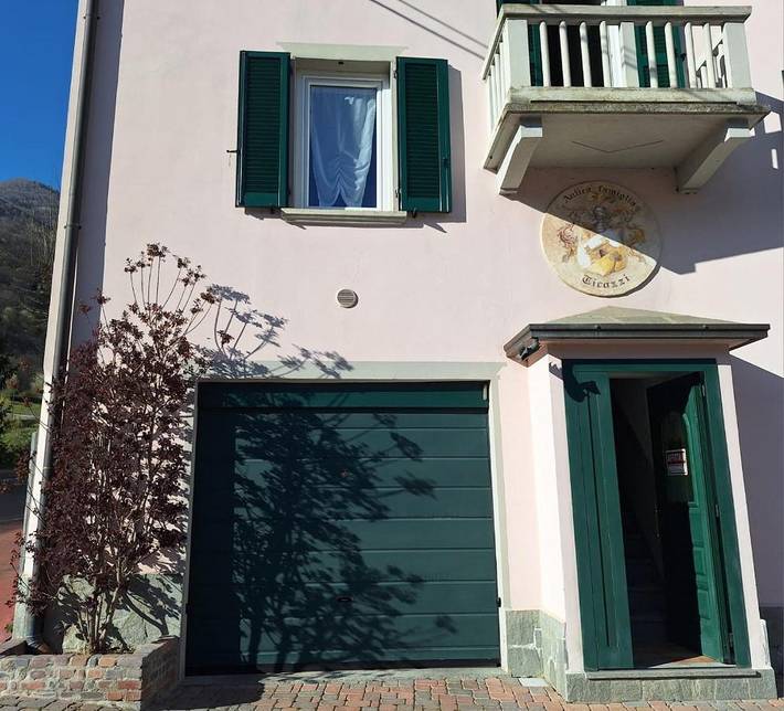 Gîte pour 2 personnes, avec vue ainsi que balcon et jardin à Taceno