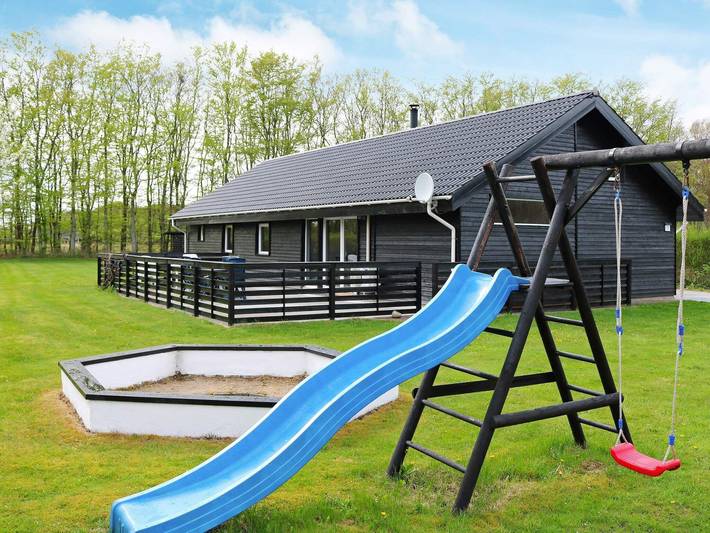 Ferienhaus für 8 Personen, mit Whirlpool und Terrasse sowie Garten und Sauna in Himmerland