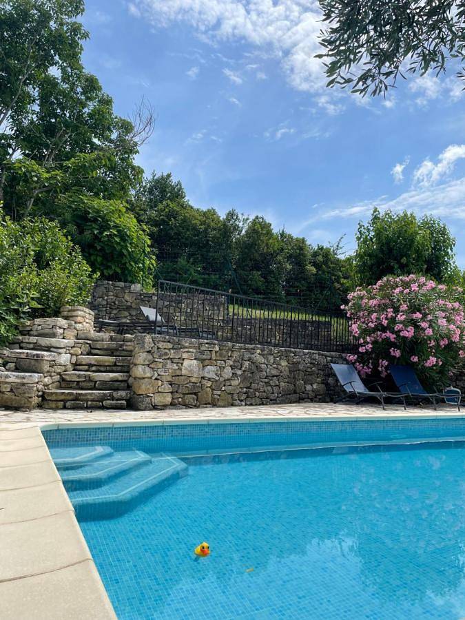 Location de vacances pour 4 personnes, avec piscine ainsi que jardin et vue à Saint-André-de-Roquepertuis - 4