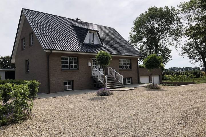 Ganze Wohnung, Landhaus Scheibner - Ferienwohnung 3 mit weitläufigem Garten und Bouleplatz in Bosau, Ostholstein
