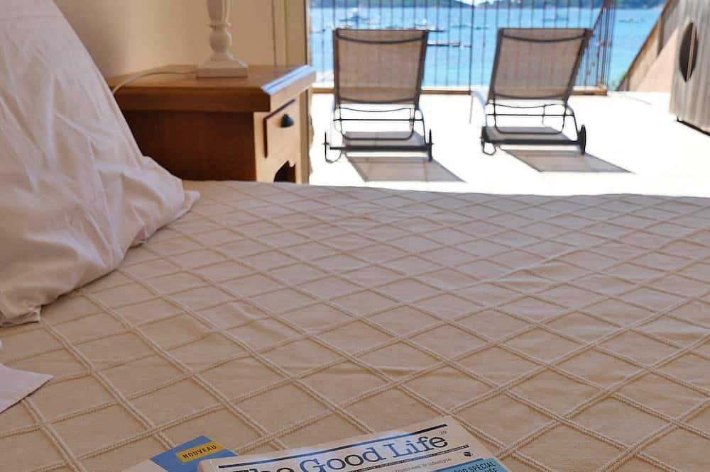 House **** On The Beach Of Pinarello, unique location.15mn from porto-Vecchio  in Pinarellu, Zonza