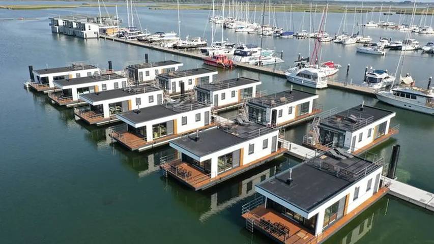 Boot für 4 Personen, mit Balkon und Sauna am Greifswalder Bodden