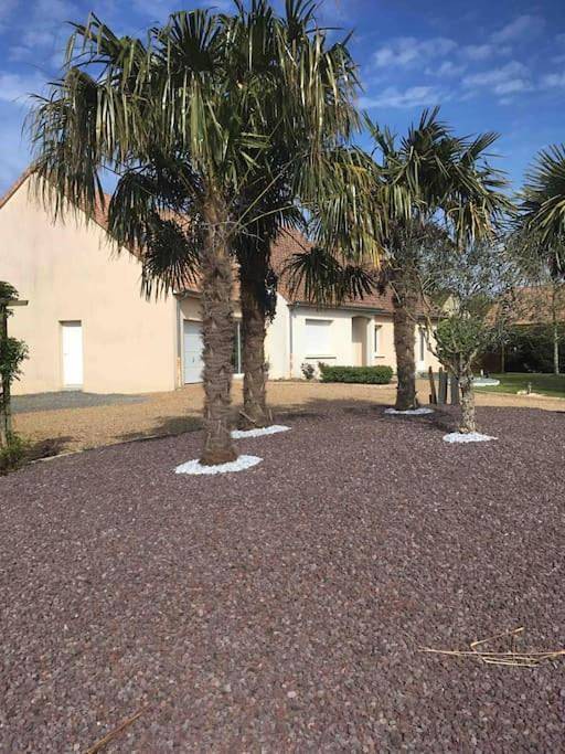 Location de vacances pour 8 personnes, avec piscine ainsi que vue et jardin à Loué - 4