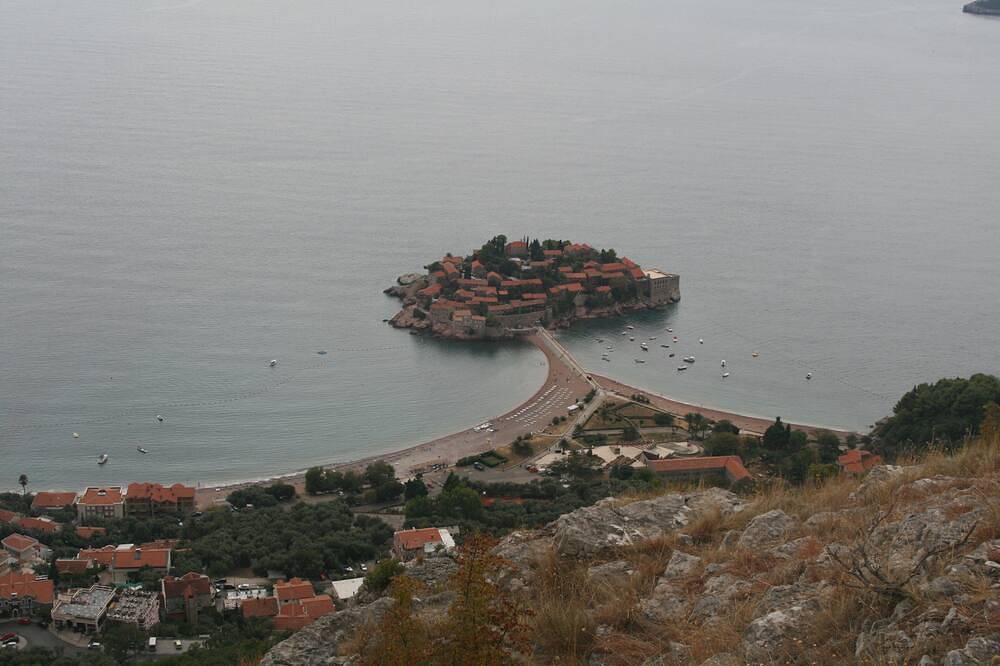 Ganze Wohnung, Haus im mediterranen Stil, Kinder u. Tierfreundlich, sehr gut der Natur angepaßt in Sveti Stefan, Opština Budva