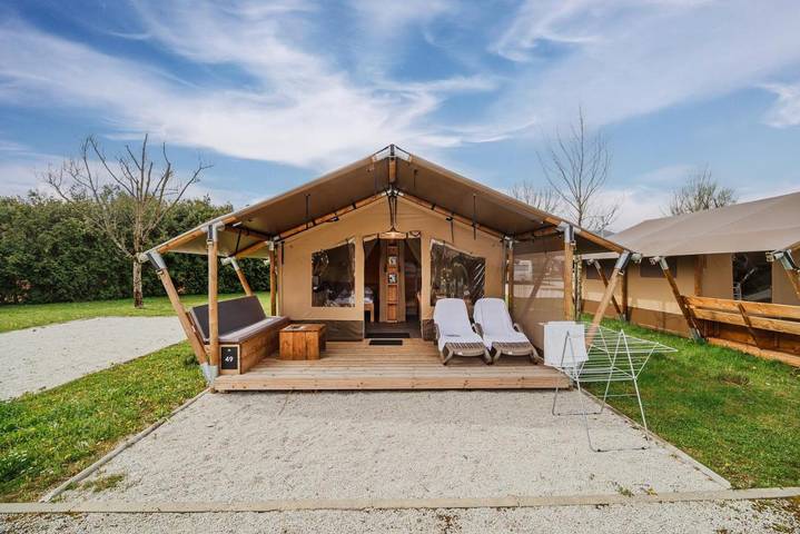 Ferienhaus für 5 Personen, mit Whirlpool und Terrasse sowie Kinderpool und Pool