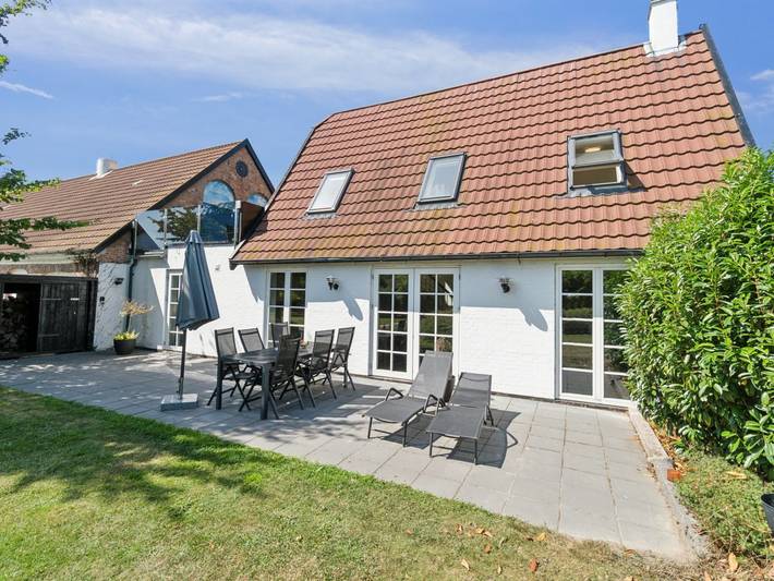 "Skjold" - 250m from the sea