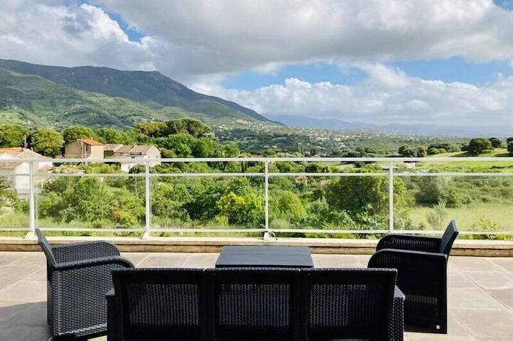 Location de vacances pour 7 personnes, avec Terrasse à Sarrola-Carcopino