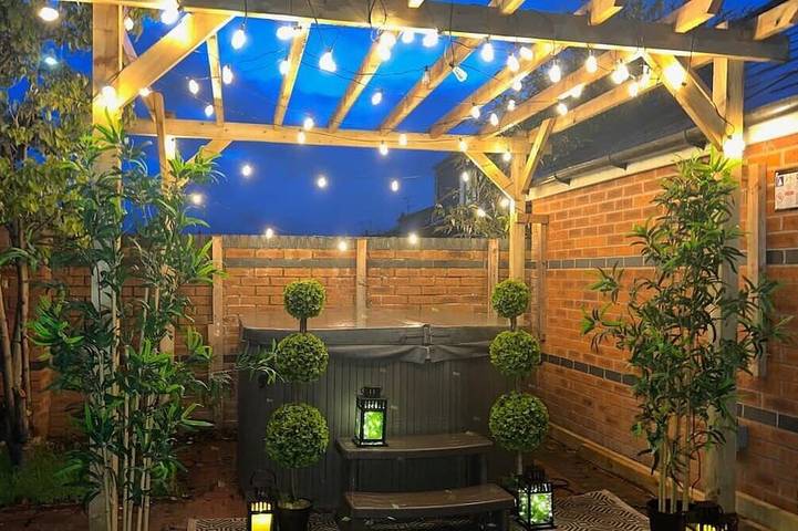 Apartment for 25 people, with hot tub and garden, with pets in Chester