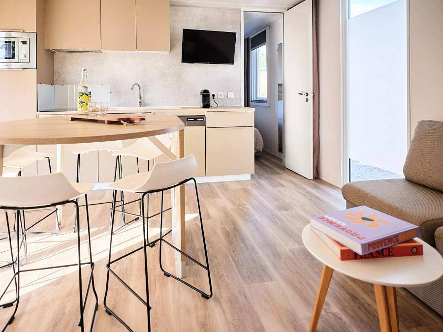 Camping Blendin Retreat Agde - Mobilhome 4 personnes - Cottage Roussane 3 Pièces 4 Personnes Climatisé + Tv 2sdb in Grau-d'Agde, Agde