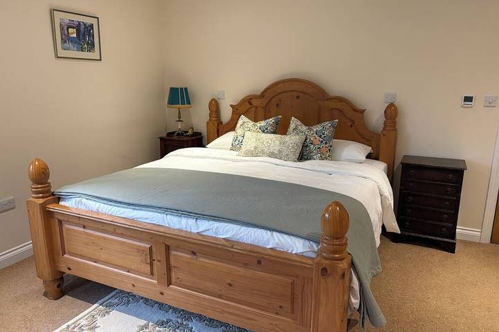 Treetops - spacious Surrey Hills retreat in Albury, Guildford