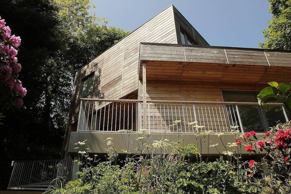 Architect Designed Eco House In A Secluded Littlehaven Private Lane in Little Haven, Pembrokeshire