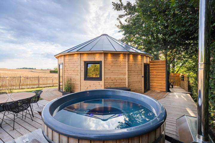 Gîte pour 2 personnes, avec jacuzzi ainsi que sauna et jardin à Hannut