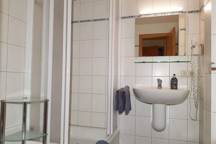 Ferienwohnung für 5 Personen, mit Terrasse und Garten in Steffenshagen - 4