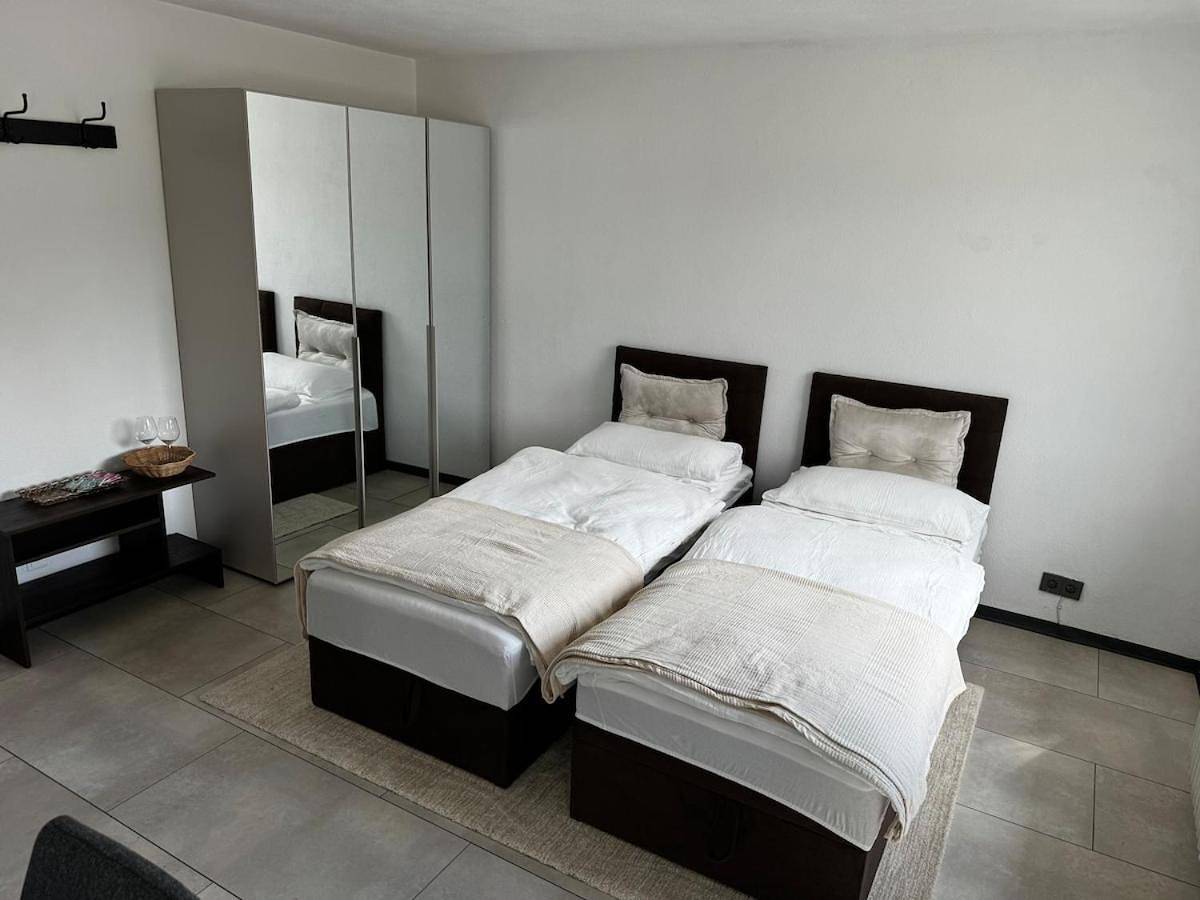 Appartement entier, Moderne Unterkunft nahe Rheinfall und Zürich in Klettgau, Hautes Forêts-Noires